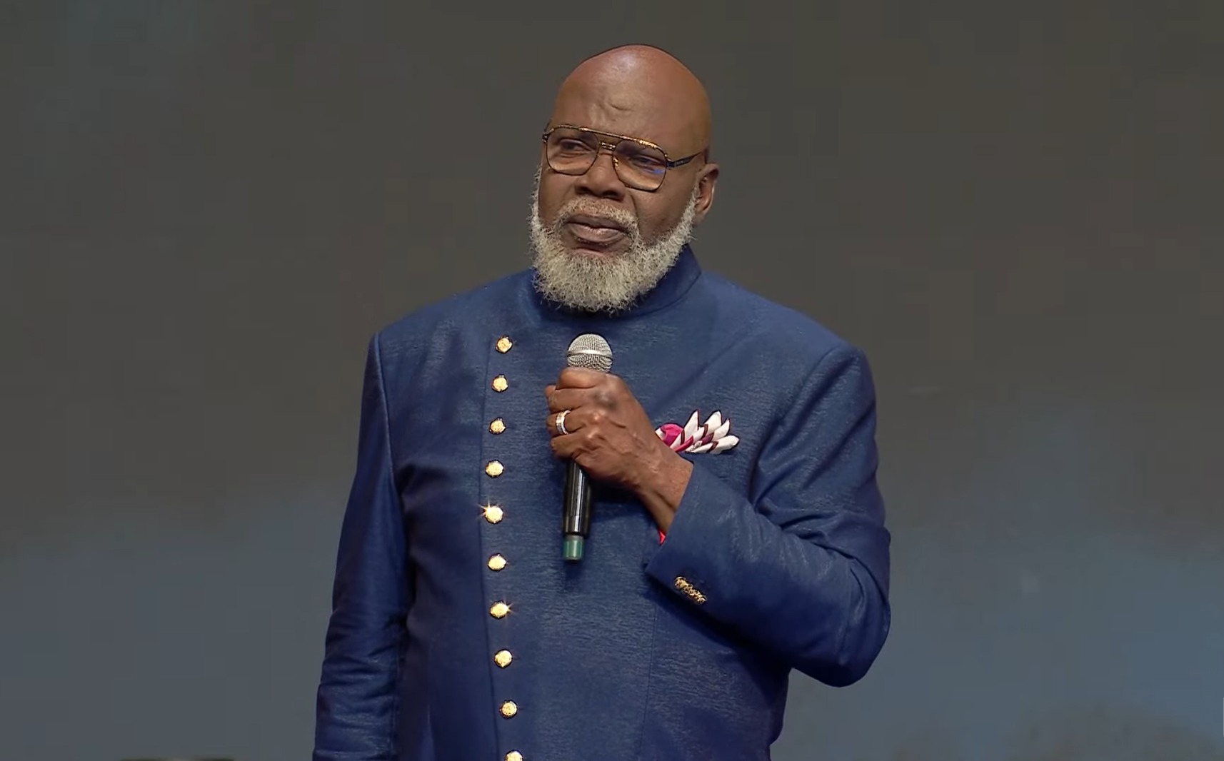 TD Jakes handy over Potter’s Home to daughter, son-in-law
